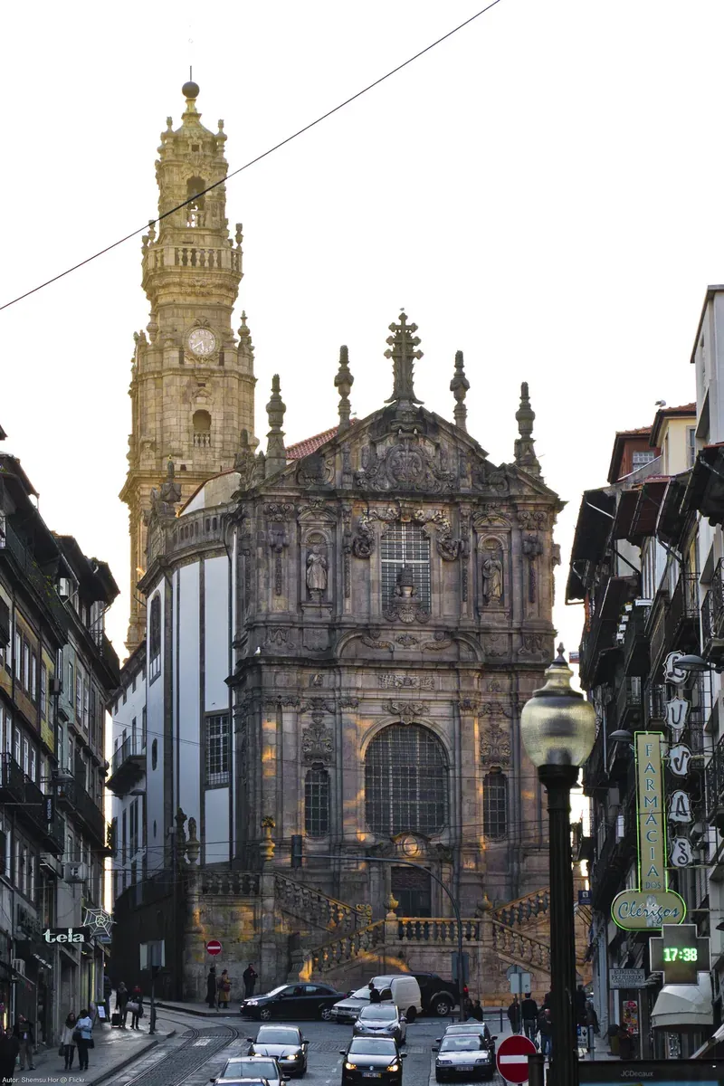 The baroque Clérigos church and its tall bell tower at the top of a street