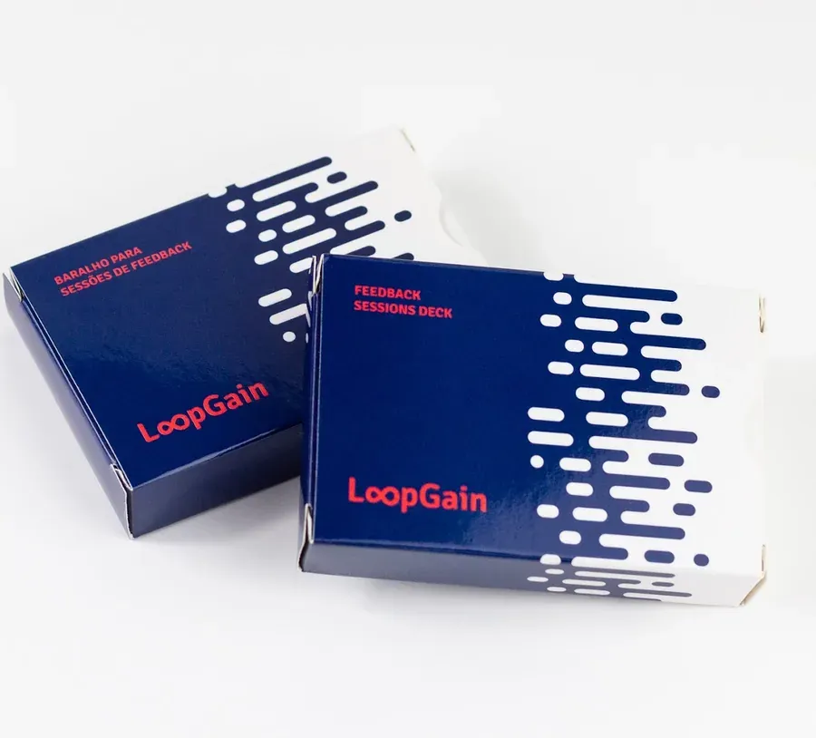 Two LoopGain card boxes: the “Feedback Sessions Deck” and the Portuguese “Baralho para sessões de feedback”