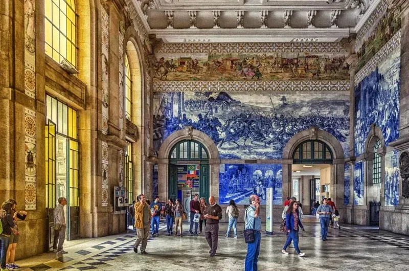 The entrance hall of São Bento station, its walls covered in blue-and-white tile panels