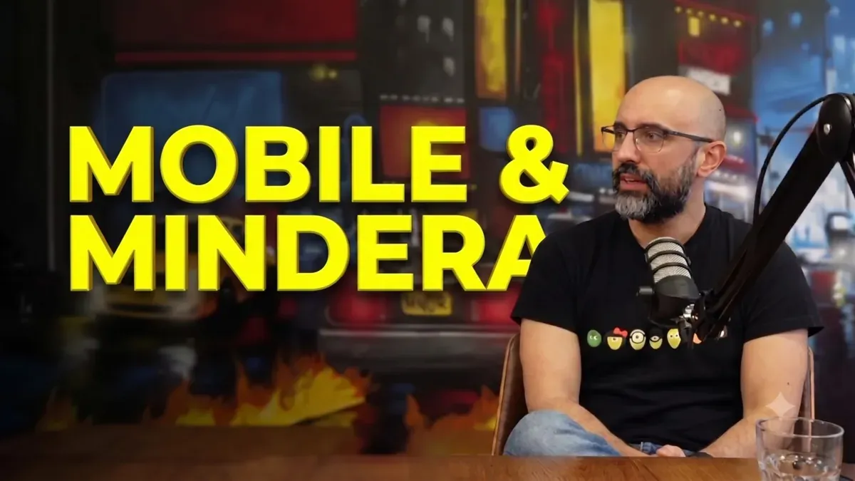 Pedro Vicente at a podcast microphone, next to the title "Mobile & Mindera"